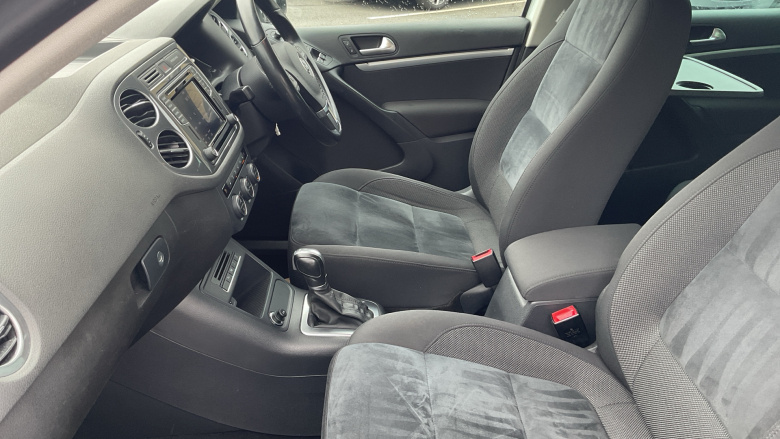 Volkswagen Tiguan 2.0 TDi BlueMotion Tech Match 4MOTION 5dr 150 DSG Diesel Estate